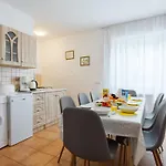Moni 1 By Interhome Lejlighed