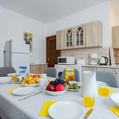 Moni 1 By Interhome アパート